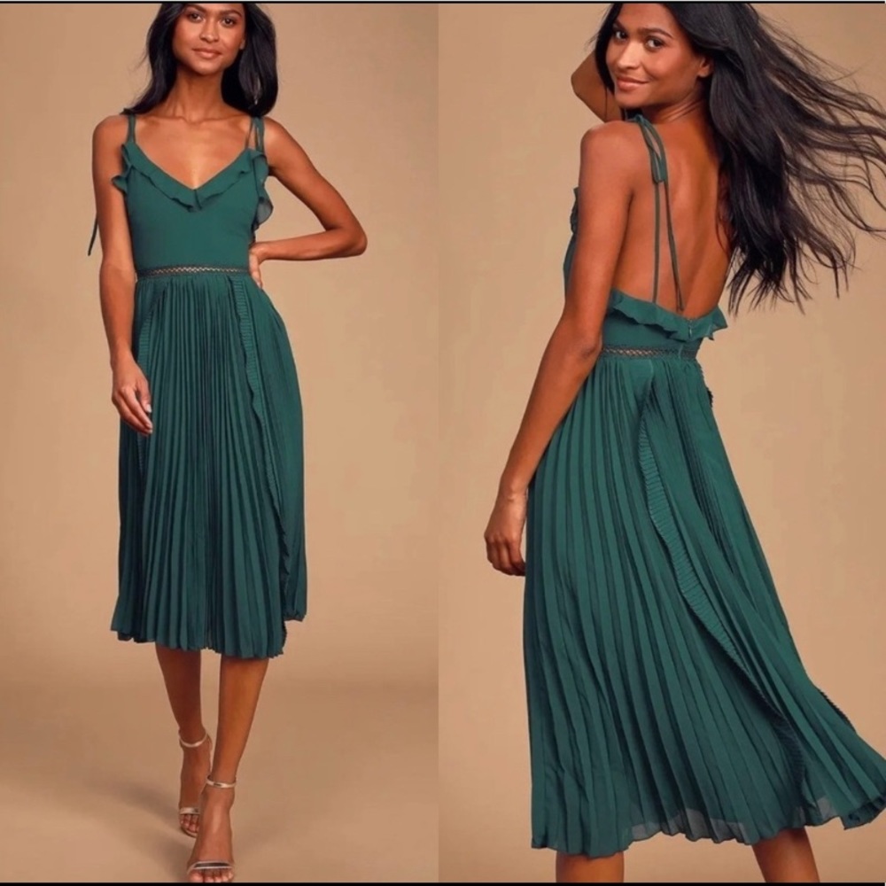 NWOT Lulu’s Emerald Green Tie-Strap Pleated Midi Dress